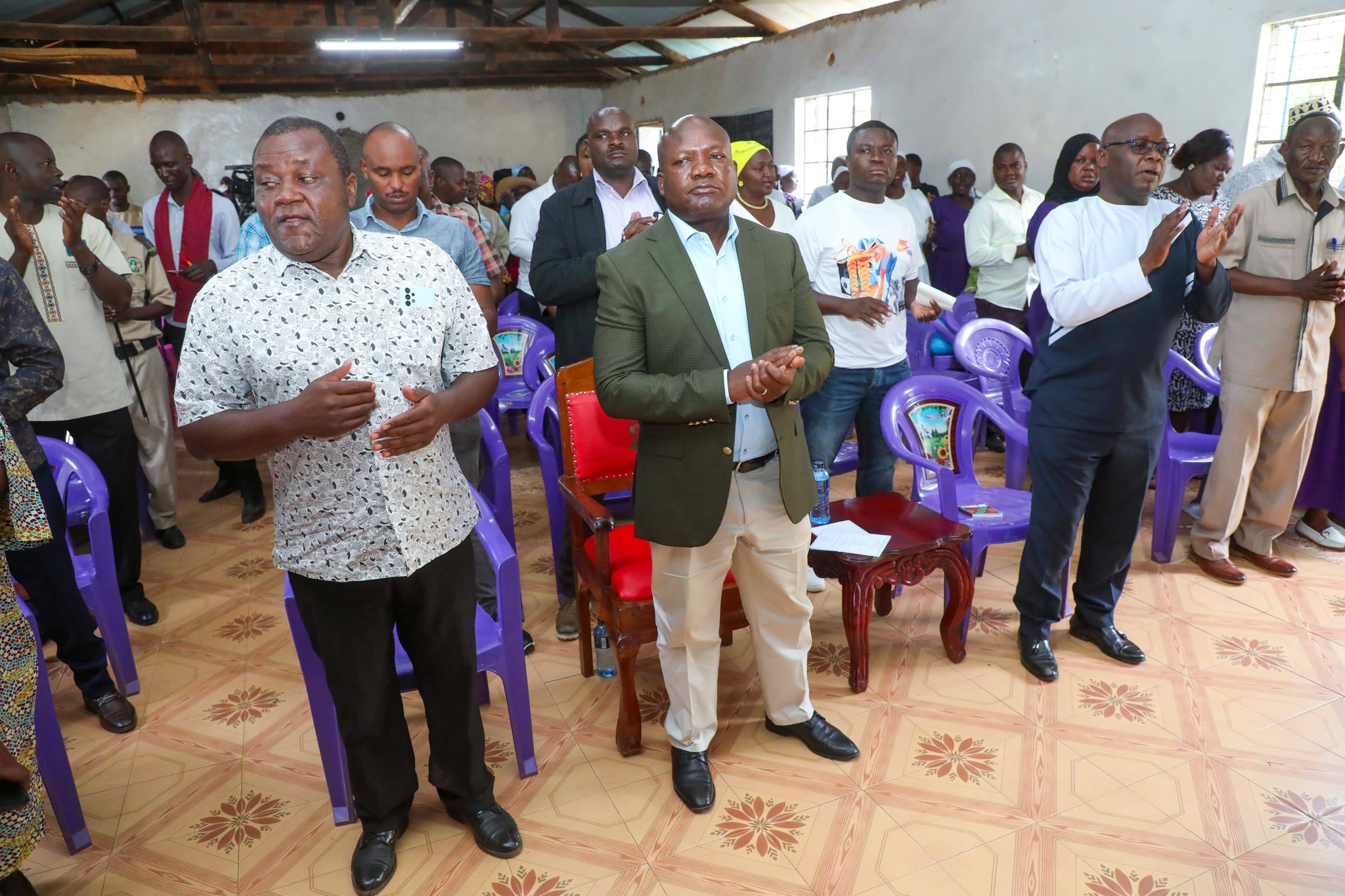 𝐆𝐨𝐯𝐞𝐫𝐧𝐨𝐫 𝐁𝐚𝐫𝐚𝐬𝐚 𝐁𝐚𝐜𝐤𝐬 𝐑𝐞𝐬𝐩𝐨𝐧𝐬𝐢𝐛𝐥𝐞 𝐆𝐨𝐥𝐝 𝐌𝐢𝐧𝐢𝐧𝐠 𝐢𝐧 𝐊𝐚𝐤𝐚𝐦𝐞𝐠𝐚 𝐂𝐨𝐮𝐧𝐭𝐲.