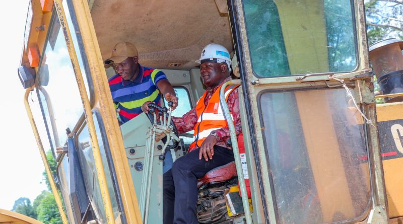 GOVERNOR BARASA LAUNCHES RAPID RESPONSE ROADS INITIATIVE IN ISUKHA EAST.