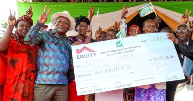 GOVERNOR BARASA DISBURSES KSH.6 MILLION TO 120 LURAMBI GROUPS.